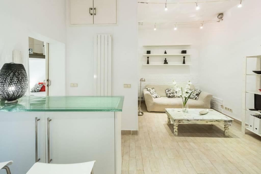 Апартаменты Stylish Loft At Chueca'S Heart Мадрид Экстерьер фото